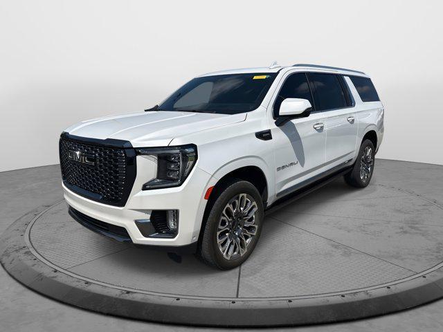 Photo of 2023 White Frost Tricoat GMC Yukon XL