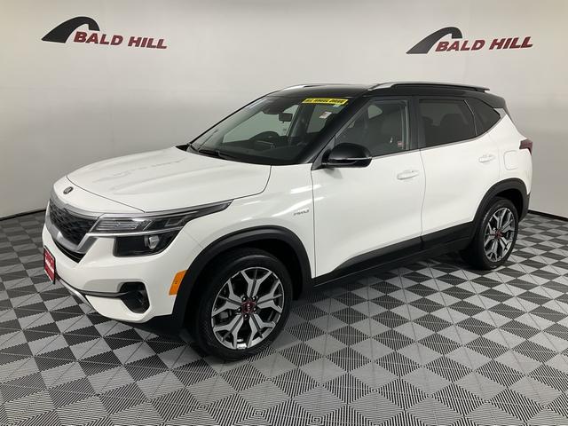Photo of 2021 Clear White/Black Roof Kia Seltos