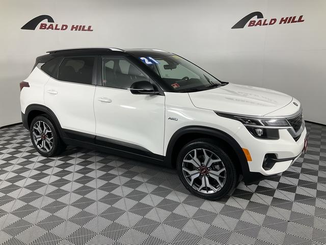 Photo of 2021 Clear White/Black Roof Kia Seltos