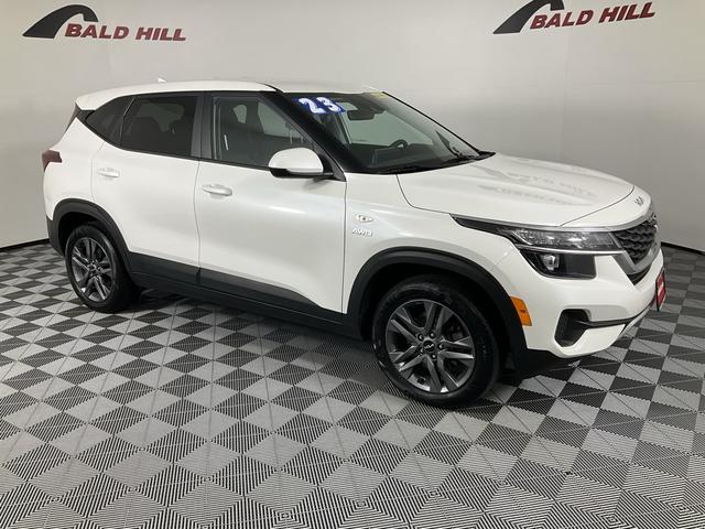 Photo of 2023 Snow White Pearl Kia Seltos