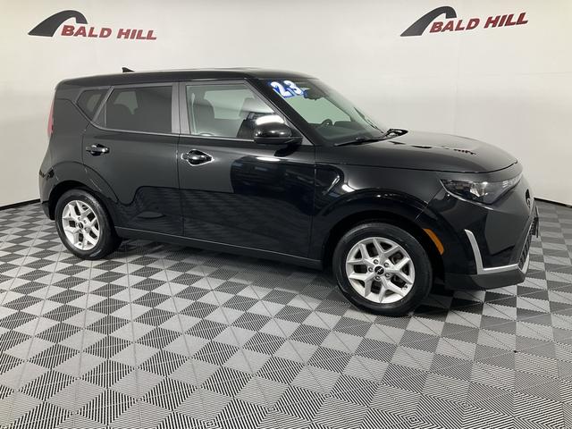 Photo of 2023 Fusion Black Kia Soul