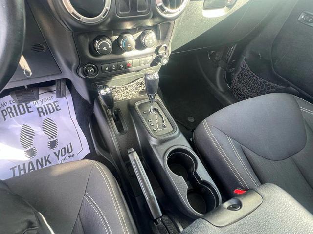 Photo of 2016 Black Clearcoat Jeep Wrangler