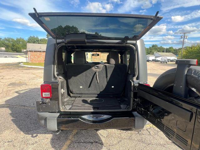 Photo of 2016 Black Clearcoat Jeep Wrangler