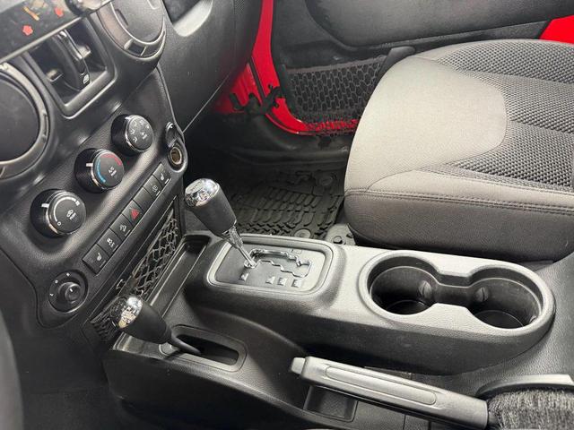 Photo of 2017 Granite Crystal Metallic Clearcoat Jeep Wrangler Unlimited