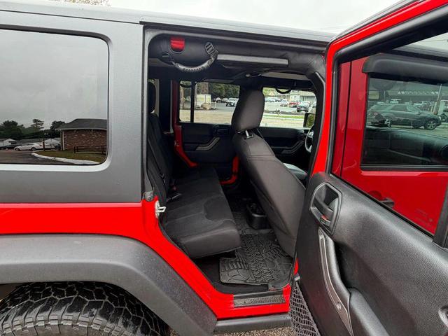 Photo of 2017 Granite Crystal Metallic Clearcoat Jeep Wrangler Unlimited