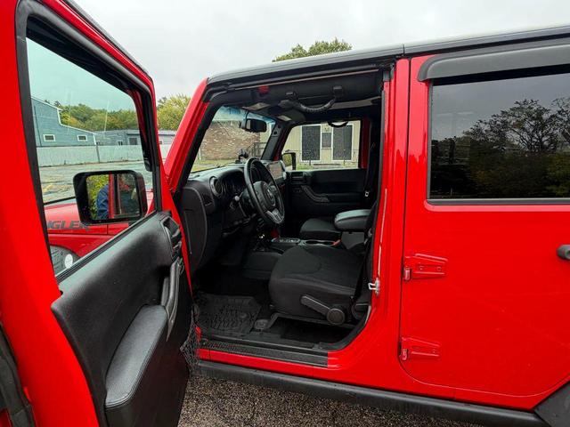 Photo of 2017 Granite Crystal Metallic Clearcoat Jeep Wrangler Unlimited