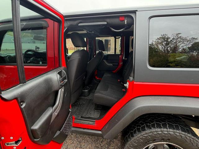Photo of 2017 Granite Crystal Metallic Clearcoat Jeep Wrangler Unlimited