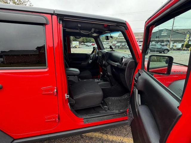 Photo of 2017 Granite Crystal Metallic Clearcoat Jeep Wrangler Unlimited
