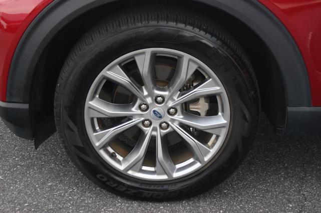 Photo of 2023 Rapid Red Metallic Tinted Clearcoat Ford Explorer