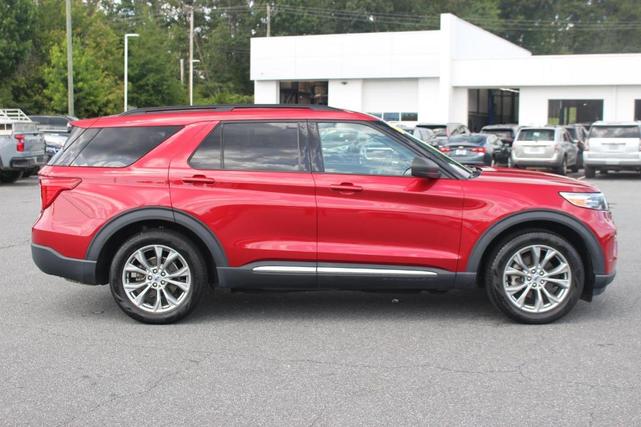 Photo of 2023 Rapid Red Metallic Tinted Clearcoat Ford Explorer