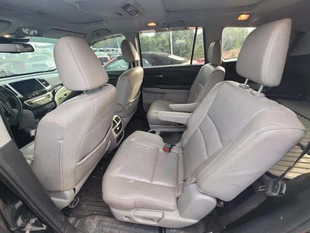 Photo of 2016 Crystal Black Pearl Honda Pilot