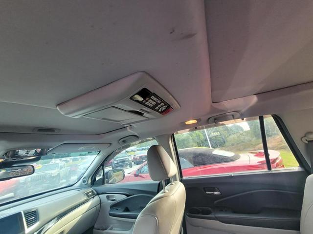 Photo of 2016 Crystal Black Pearl Honda Pilot