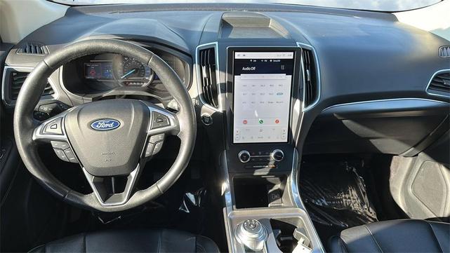 Photo of 2022 Carbonized Gray Metallic Ford Edge