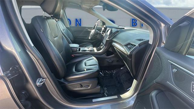 Photo of 2022 Carbonized Gray Metallic Ford Edge