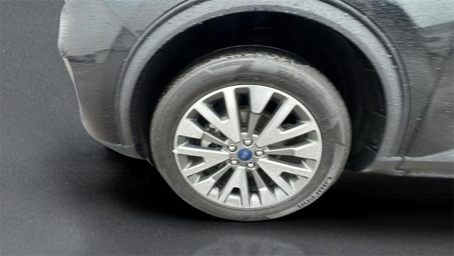 Photo of 2022 Agate Black Metallic Ford Escape