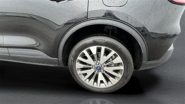 Photo of 2022 Agate Black Metallic Ford Escape
