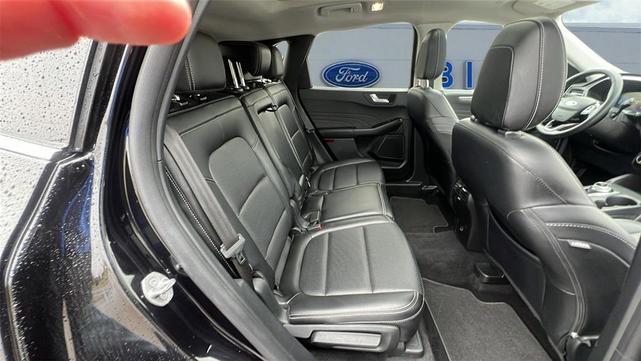 Photo of 2022 Agate Black Metallic Ford Escape