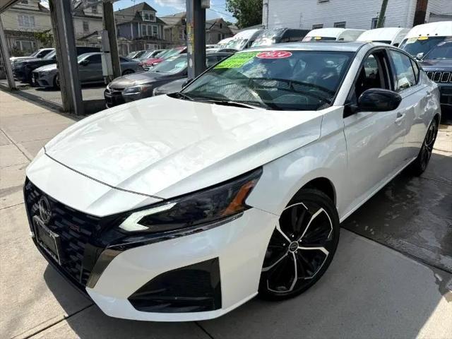 Photo of 2024 White Nissan Altima