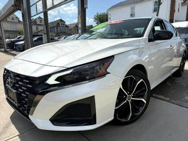 Photo of 2024 White Nissan Altima