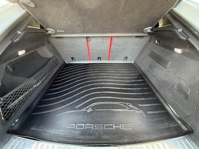 Photo of 2022 White Porsche Cayenne
