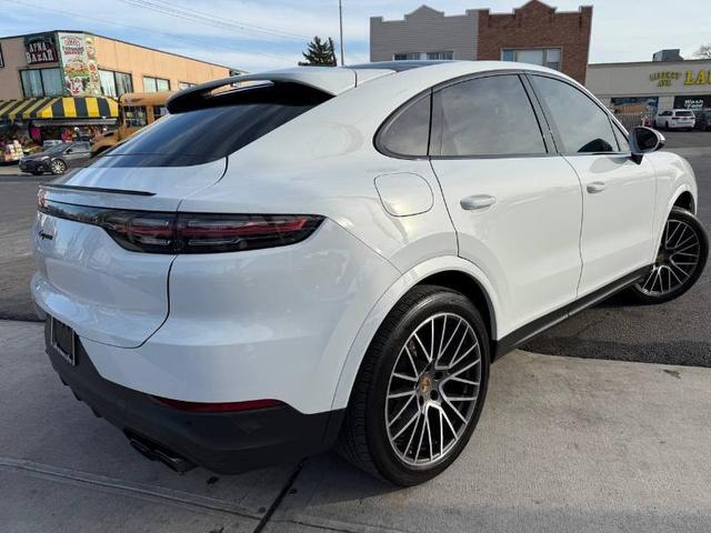 Photo of 2022 White Porsche Cayenne