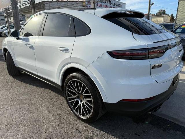 Photo of 2022 White Porsche Cayenne