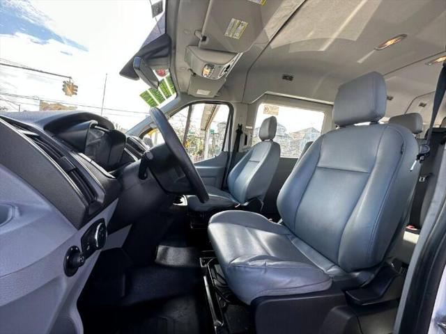 Photo of 2016 White Ford Transit-350