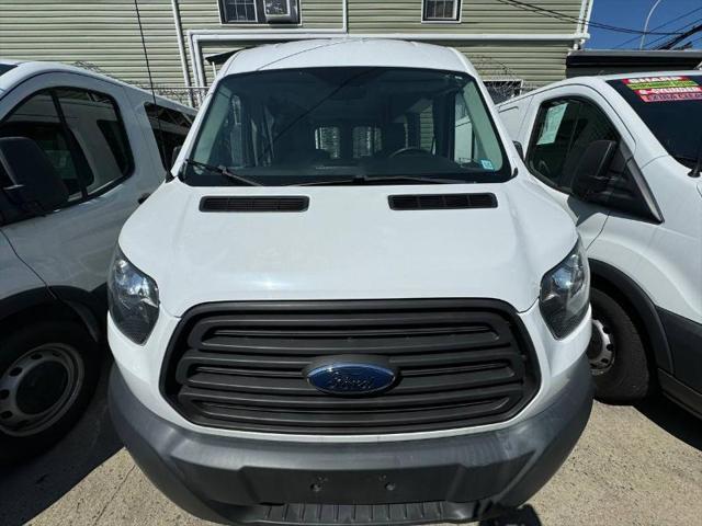 Photo of 2015 White Ford Transit-350