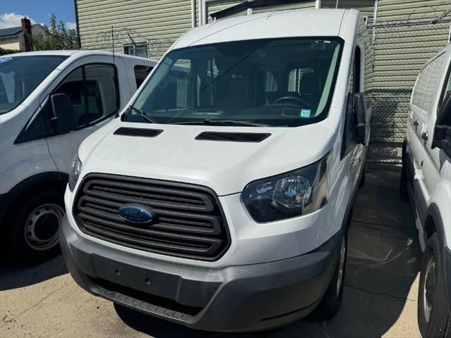 Photo of 2015 White Ford Transit-350