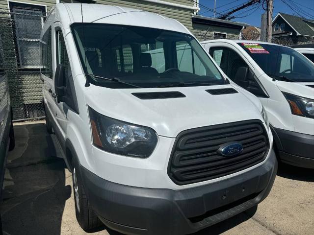 Photo of 2015 White Ford Transit-350
