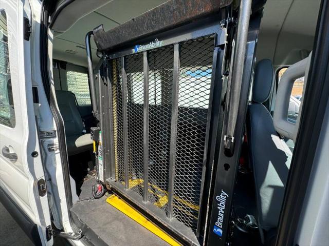 Photo of 2015 White Ford Transit-350