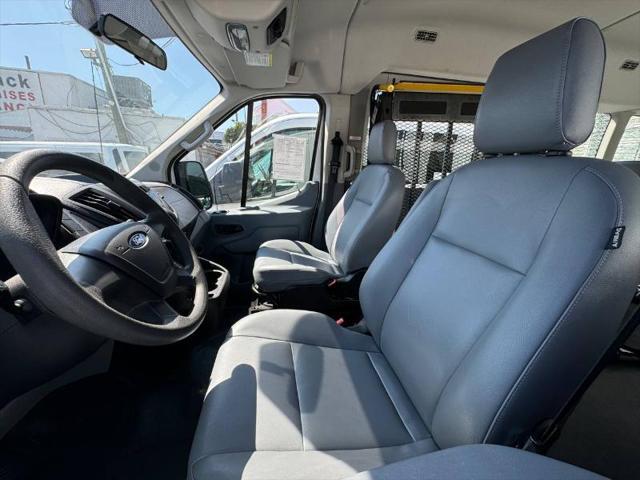 Photo of 2015 White Ford Transit-350