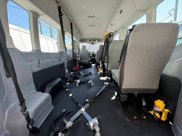 Photo of 2015 White Ford Transit-350