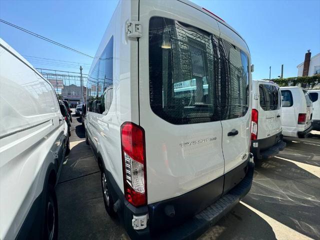 Photo of 2015 White Ford Transit-350