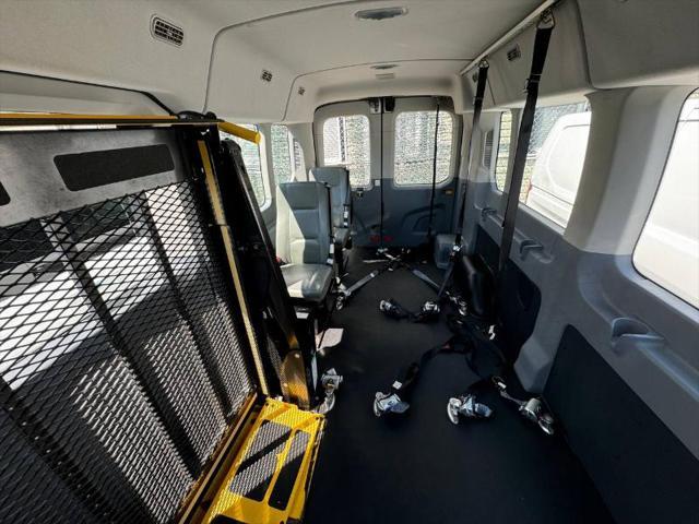Photo of 2015 White Ford Transit-350