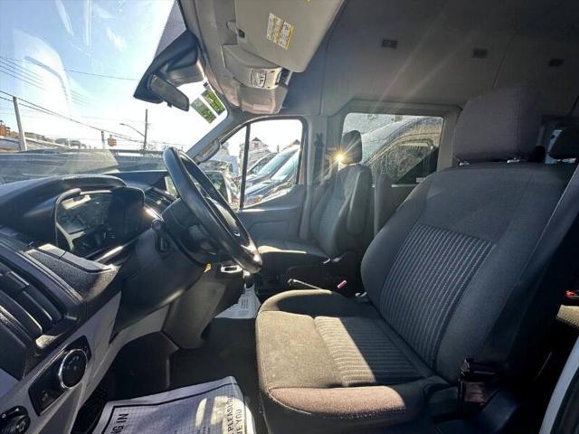 Photo of 2018 Gold Ford Transit-350