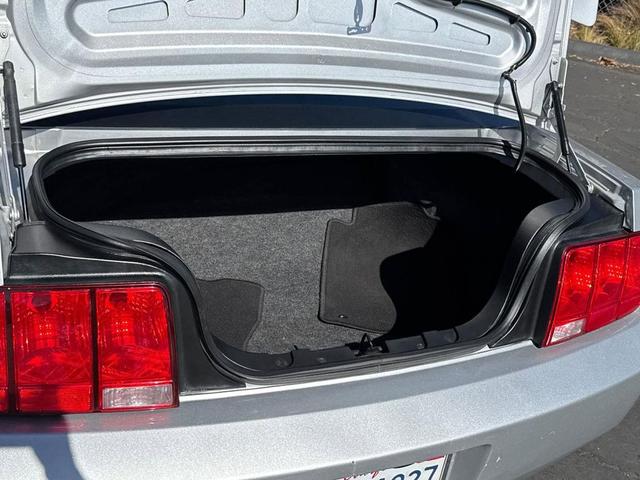 Photo of 2009 Silver Ford Mustang