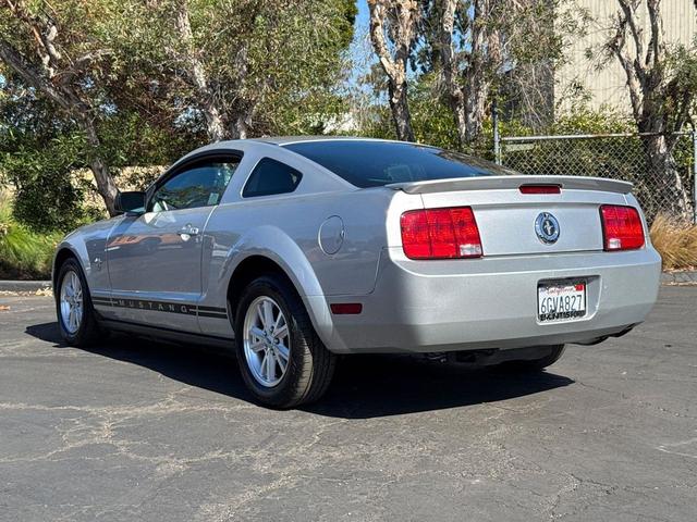 Photo of 2009 Silver Ford Mustang