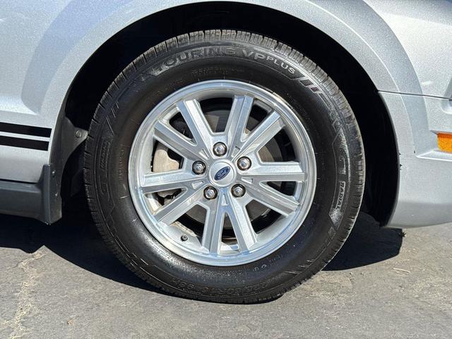 Photo of 2009 Silver Ford Mustang