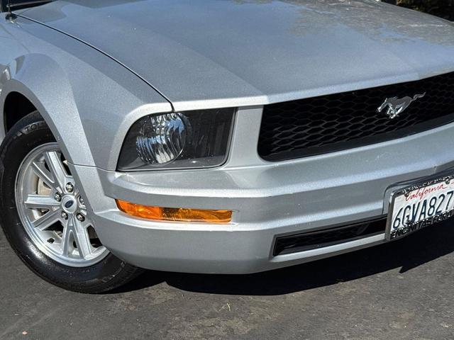 Photo of 2009 Silver Ford Mustang