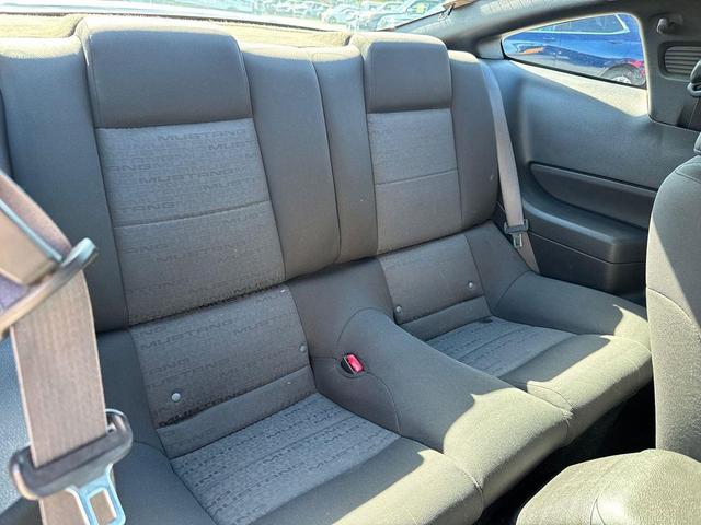 Photo of 2009 Silver Ford Mustang