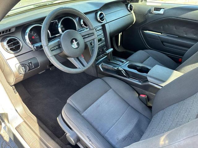 Photo of 2009 Silver Ford Mustang