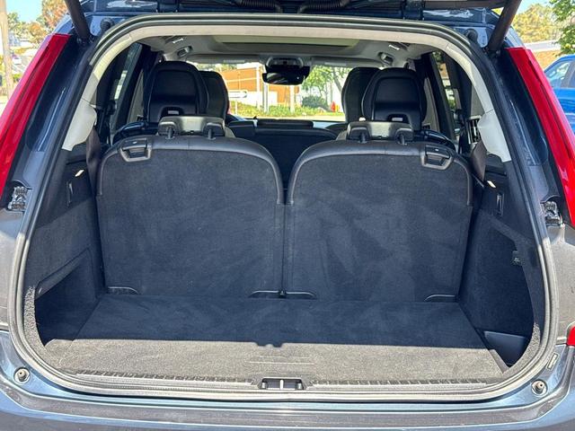 Photo of 2019 Bursting Blue Metallic Volvo XC90