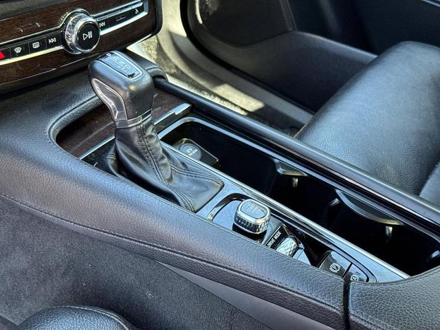 Photo of 2019 Bursting Blue Metallic Volvo XC90