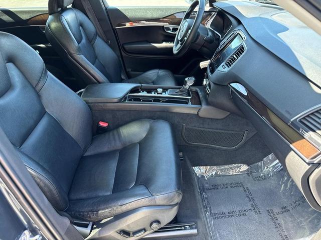 Photo of 2019 Bursting Blue Metallic Volvo XC90