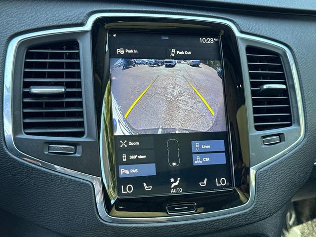Photo of 2019 Bursting Blue Metallic Volvo XC90