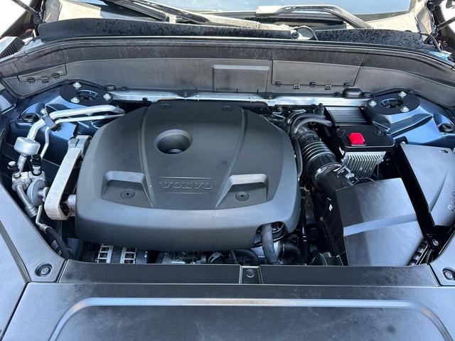 Photo of 2019 Bursting Blue Metallic Volvo XC90