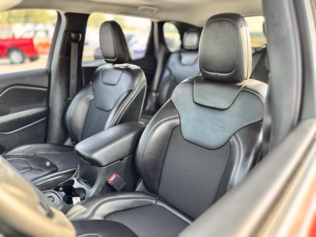 Photo of 2021 Velvet Red Pearlcoat Jeep Cherokee