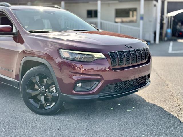 Photo of 2021 Velvet Red Pearlcoat Jeep Cherokee