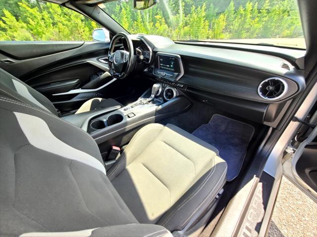 Photo of 2017 Silver Ice Metallic Chevrolet Camaro